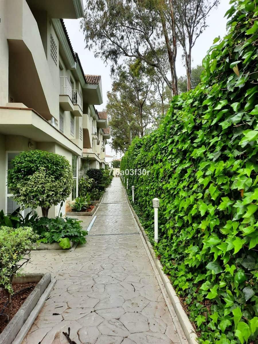 3 slaapkamer Penthouse te huur in Marbella met zwembad garage - € 3.000 (Ref: 9400201)