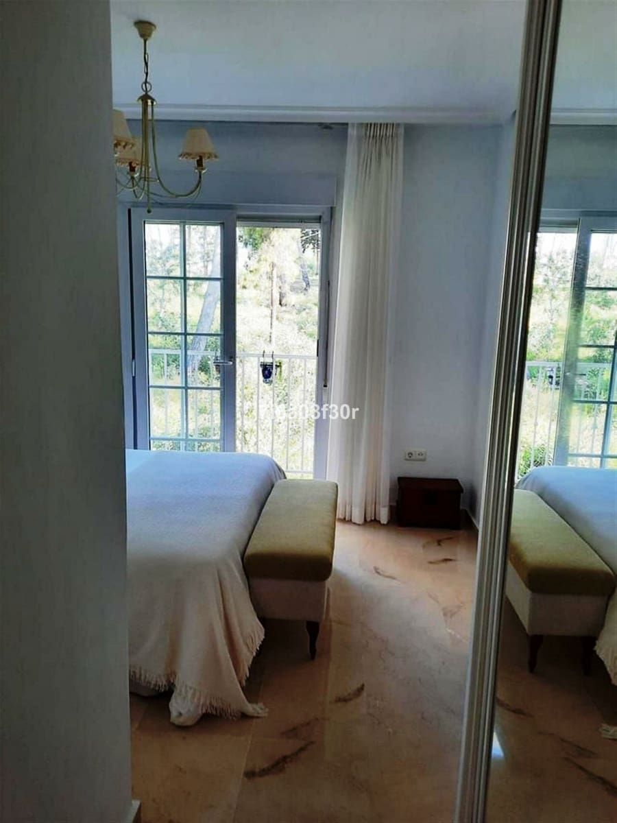 3 bedroom Penthouse for rent in Marbella with pool garage - € 3,000 (Ref: 9400201)