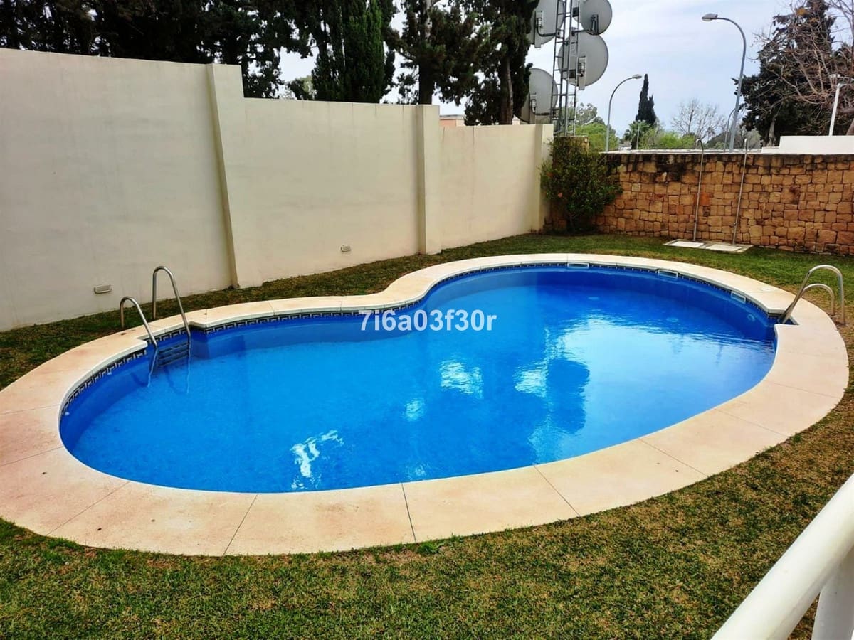 3 bedroom Penthouse for rent in Marbella with pool garage - € 3,000 (Ref: 9400201)