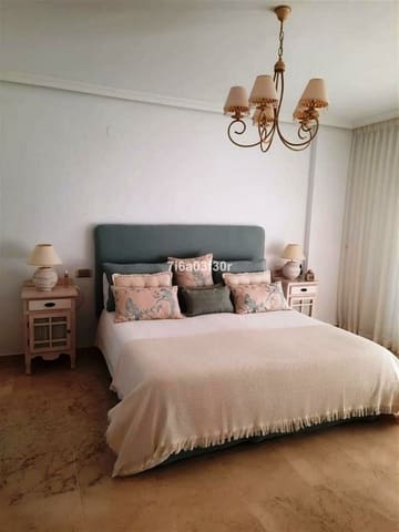 3 quarto Penthouse para arrendar em Marbella com piscina garagem - 3 000 € (Ref: 9400201)