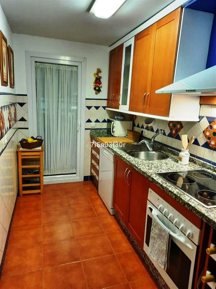 3 bedroom Penthouse for rent in Marbella with pool garage - € 3,000 (Ref: 9400201)