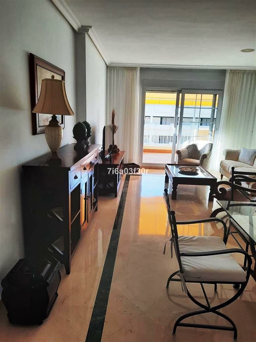 3 bedroom Penthouse for rent in Marbella with pool garage - € 3,000 (Ref: 9400201)