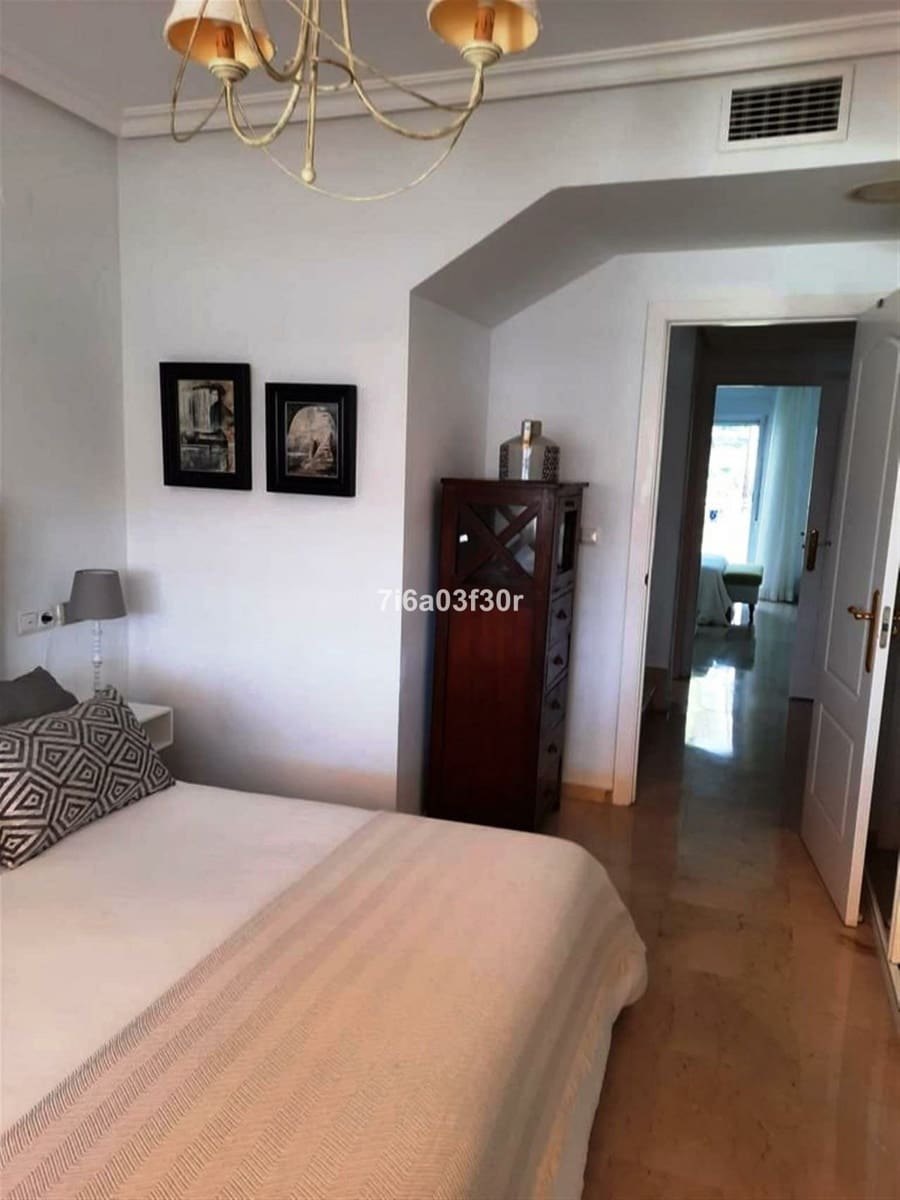 3 quarto Penthouse para arrendamento para férias em Marbella com piscina Garagem - 1 700 € (Ref: 9400202)