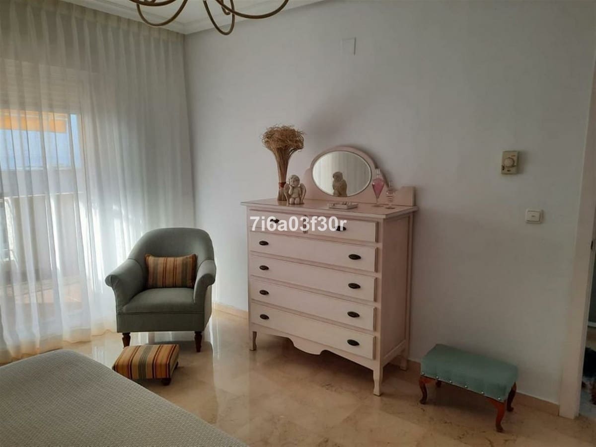 3 quarto Penthouse para arrendamento para férias em Marbella com piscina Garagem - 1 700 € (Ref: 9400202)