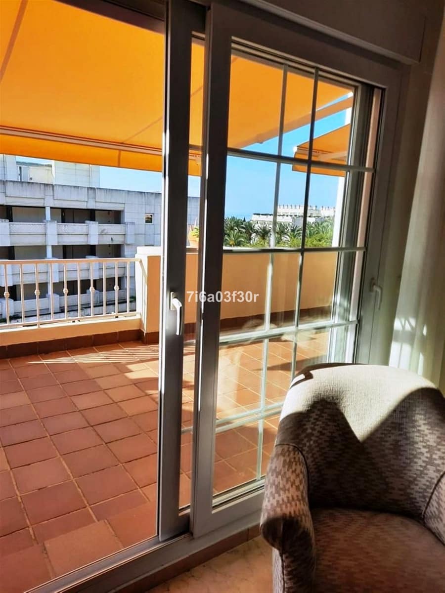 3 quarto Penthouse para arrendamento para férias em Marbella com piscina Garagem - 1 700 € (Ref: 9400202)