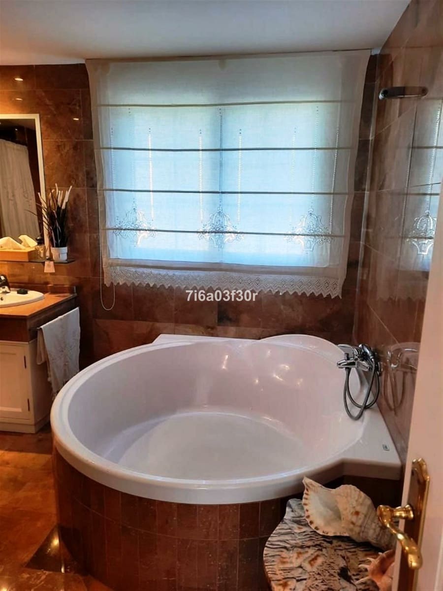 3 quarto Penthouse para arrendamento para férias em Marbella com piscina Garagem - 1 700 € (Ref: 9400202)