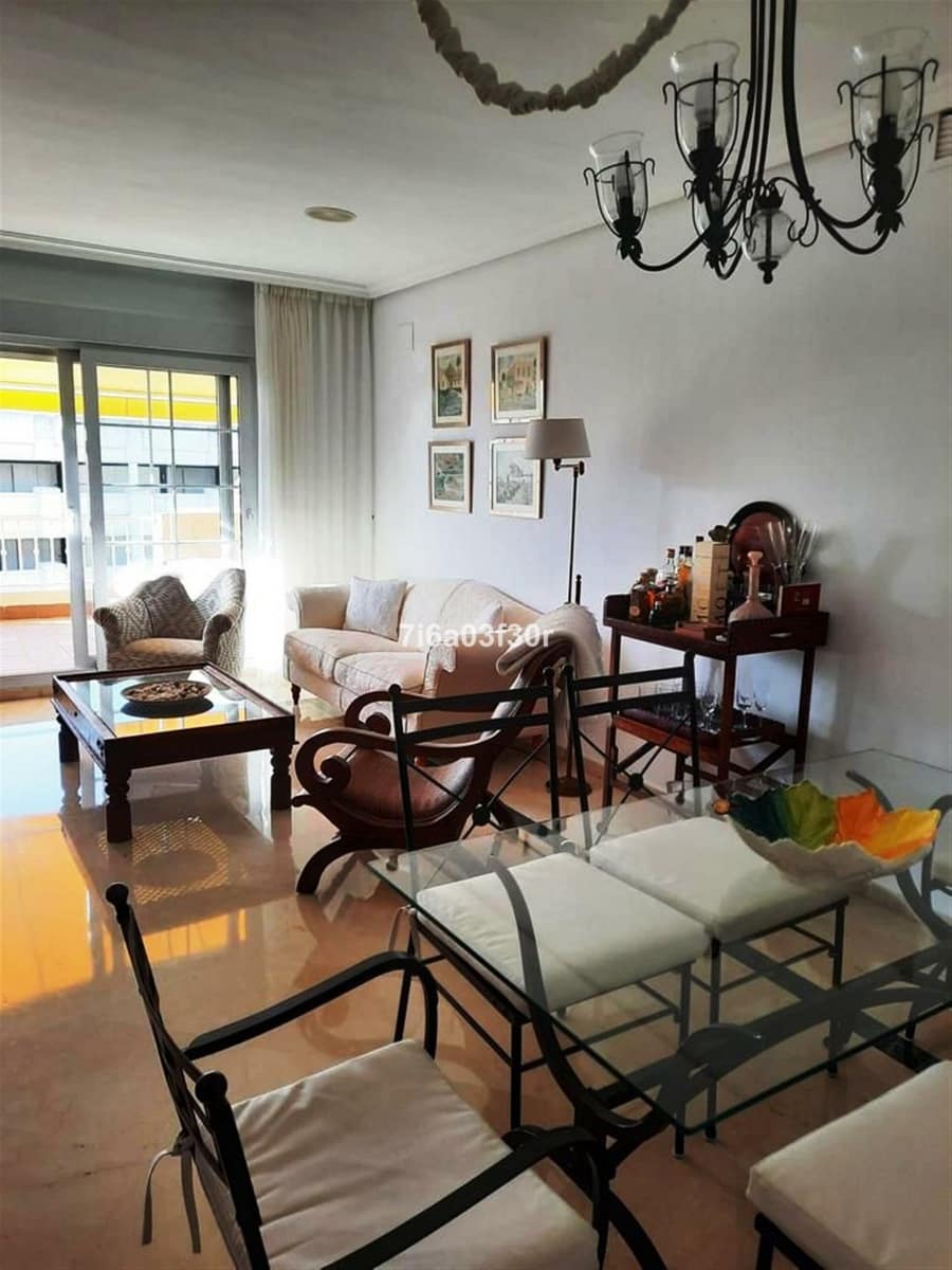 3 quarto Penthouse para arrendamento para férias em Marbella com piscina Garagem - 1 700 € (Ref: 9400202)