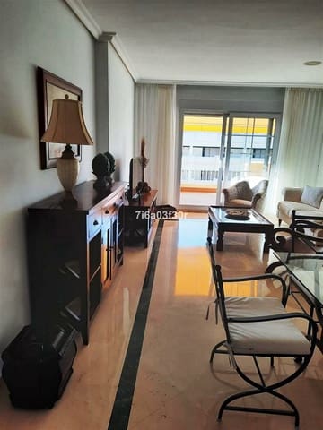 3 quarto Penthouse para arrendamento para férias em Marbella com piscina Garagem - 1 700 € (Ref: 9400202)