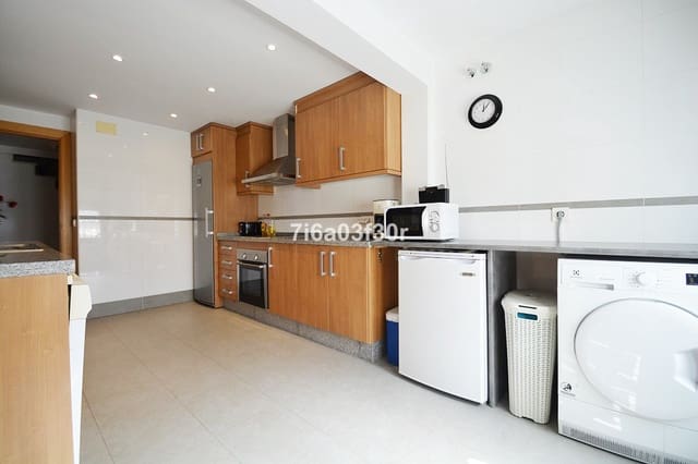 2 bedroom Penthouse for holiday rental in San Pedro de Alcantara, Marbella with pool garage - € 1,000 (Ref: 9432606)