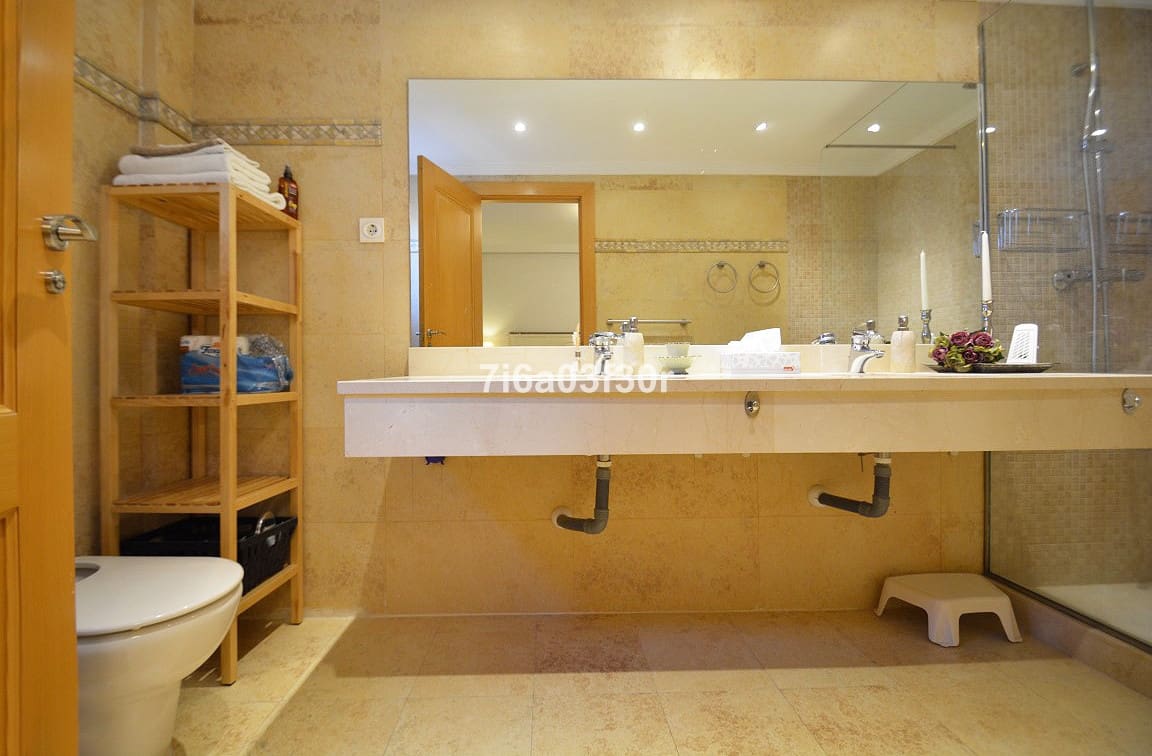 2 soverom Penthouse til salgs i San Pedro de Alcantara med svømmebasseng garasje - € 1 000 (Ref: 9432606)