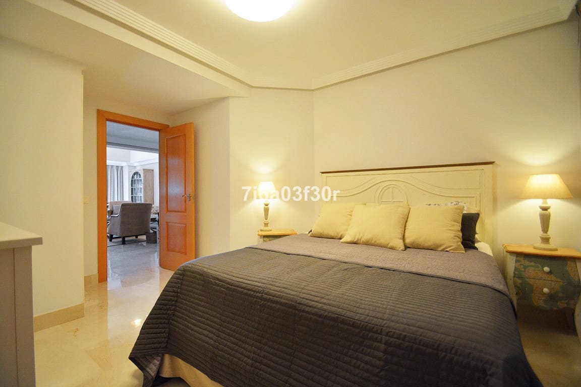 2 soverom Penthouse til salgs i San Pedro de Alcantara med svømmebasseng garasje - € 1 000 (Ref: 9432606)