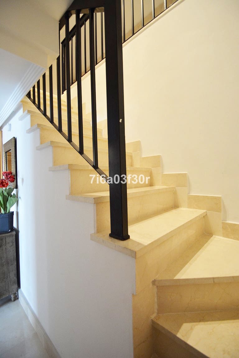 2 sypialnia Penthouse na kwatery wakacyjne w San Pedro de Alcantara z basenem garażem - 1 000 € (Ref: 9432606)