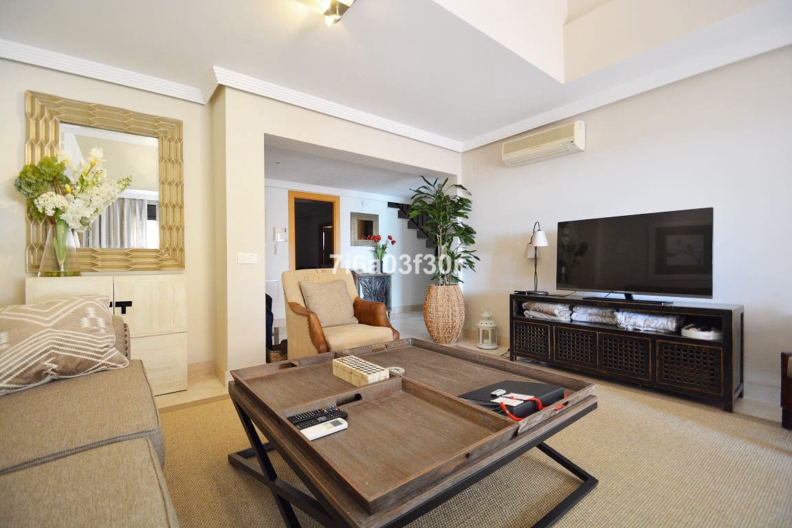 2 sypialnia Penthouse na kwatery wakacyjne w San Pedro de Alcantara z basenem garażem - 1 000 € (Ref: 9432606)