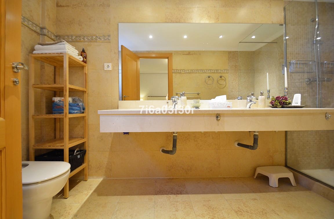 2 sypialnia Penthouse na kwatery wakacyjne w San Pedro de Alcantara z basenem garażem - 1 000 € (Ref: 9432606)