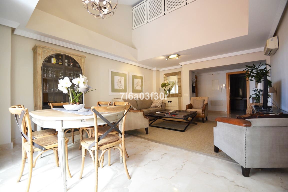 2 sypialnia Penthouse na kwatery wakacyjne w San Pedro de Alcantara z basenem garażem - 1 000 € (Ref: 9432606)