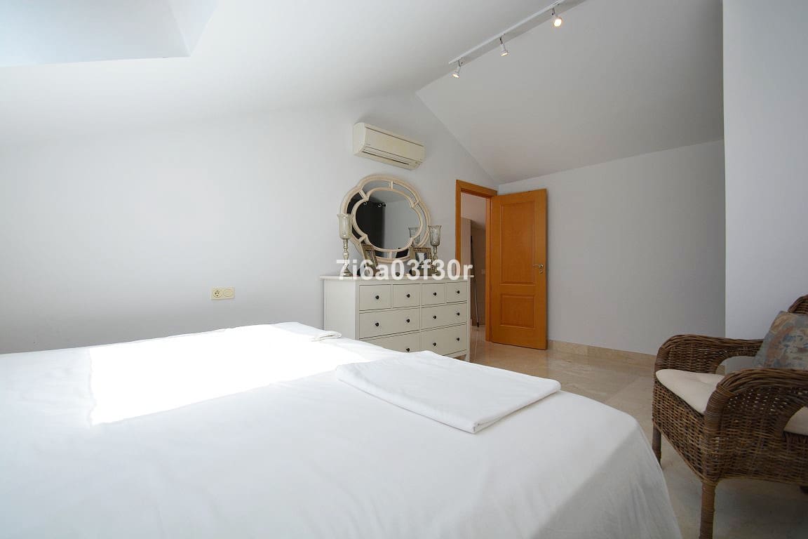 2 sypialnia Penthouse na kwatery wakacyjne w San Pedro de Alcantara z basenem garażem - 1 000 € (Ref: 9432606)