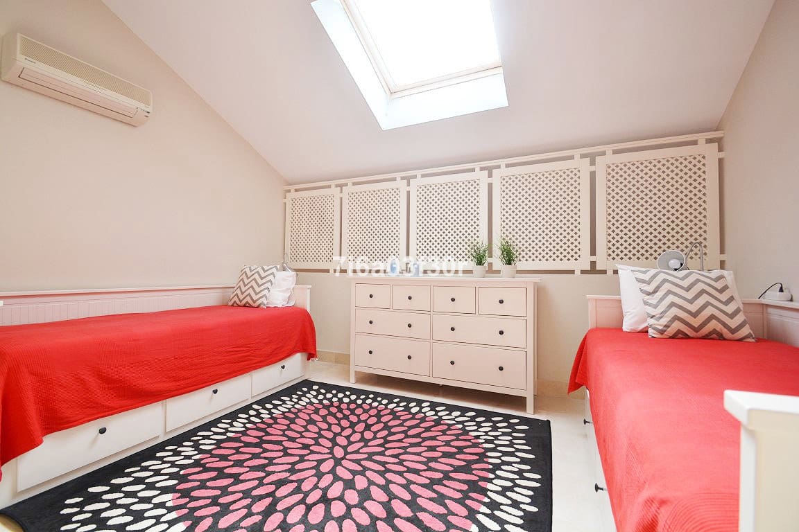 2 sypialnia Penthouse na kwatery wakacyjne w San Pedro de Alcantara z basenem garażem - 1 000 € (Ref: 9432606)