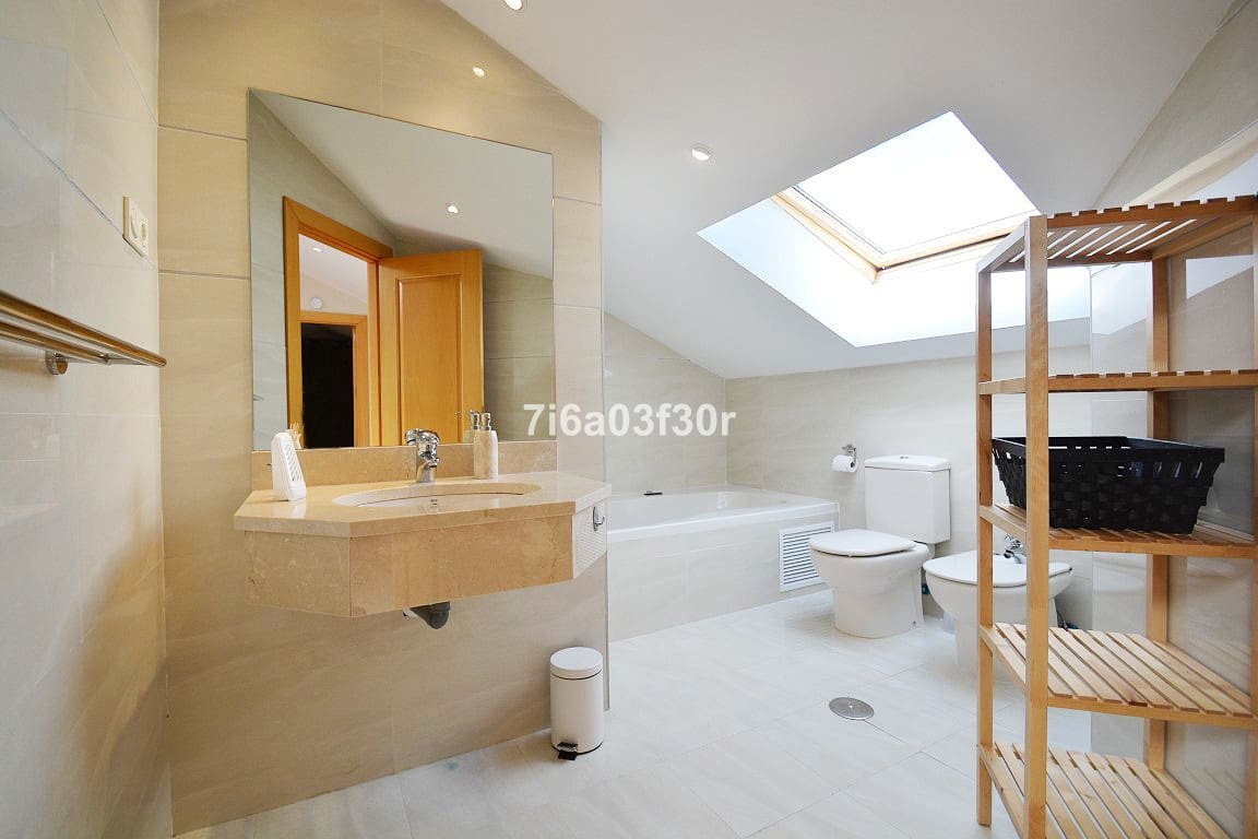 2 sypialnia Penthouse na kwatery wakacyjne w San Pedro de Alcantara z basenem garażem - 1 000 € (Ref: 9432606)