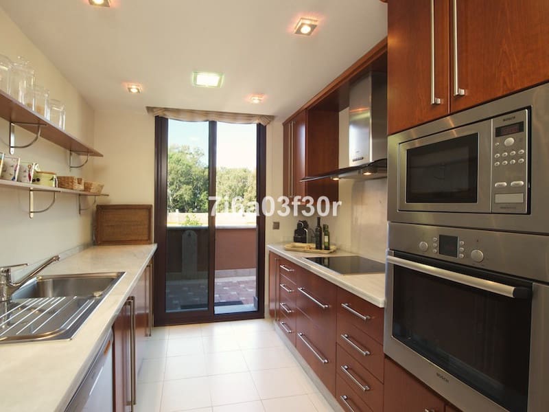 3 soveværelse Penthouse til leje i San Pedro de Alcantara med swimmingpool garage - € 4.500 (Ref: 9438080)