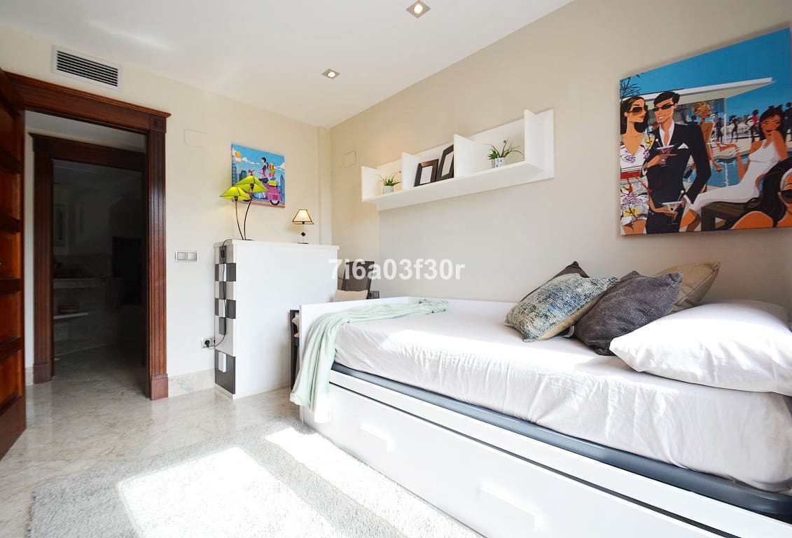 3 soveværelse Penthouse til leje i San Pedro de Alcantara med swimmingpool garage - € 4.500 (Ref: 9438080)