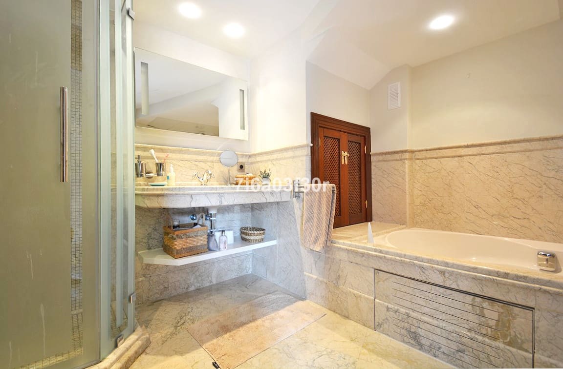 3 soveværelse Penthouse til leje i San Pedro de Alcantara med swimmingpool garage - € 4.500 (Ref: 9438080)