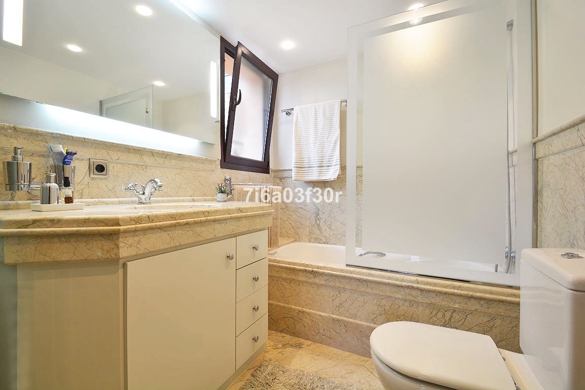 3 soveværelse Penthouse til leje i San Pedro de Alcantara med swimmingpool garage - € 4.500 (Ref: 9438080)