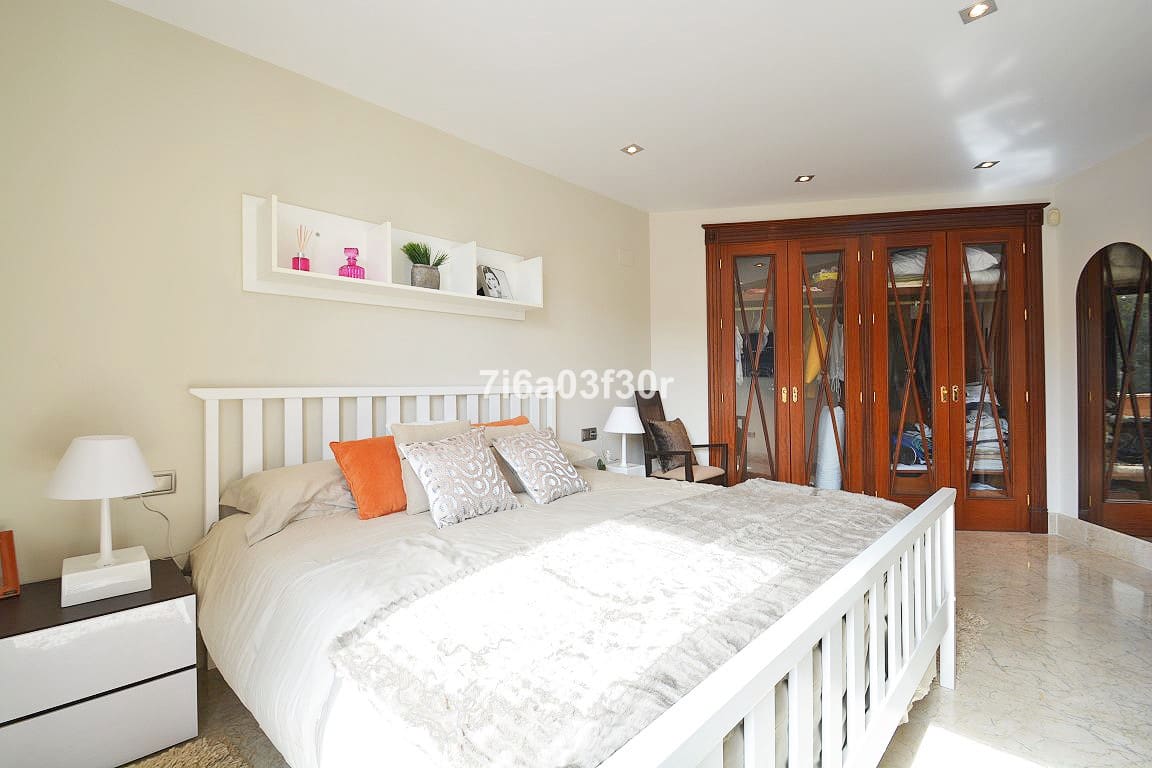 3 bedroom Penthouse for rent in San Pedro de Alcantara with pool garage - € 4,500 (Ref: 9438080)