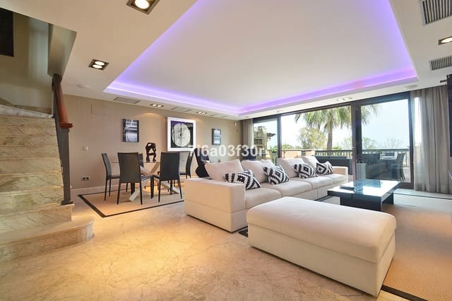 3 quarto Penthouse para arrendar em San Pedro de Alcantara, Marbella com piscina garagem - 4 500 € (Ref: 9438080)