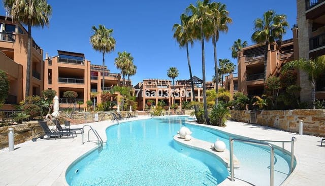 3 quarto Penthouse para arrendar em San Pedro de Alcantara, Marbella com piscina garagem - 4 500 € (Ref: 9438080)