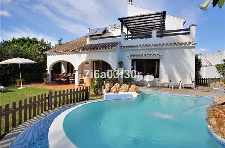5 bedroom Villa for holiday rental in San Pedro de Alcantara with pool garage - € 2,160 (Ref: 9492706)
