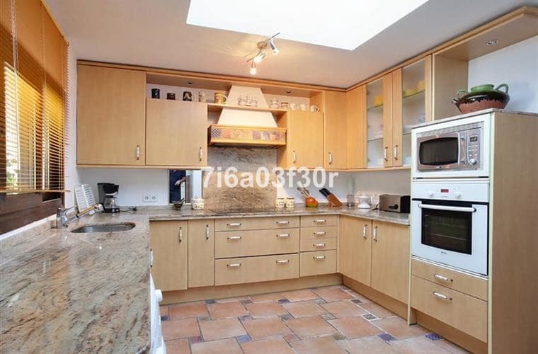 5 bedroom Villa for holiday rental in San Pedro de Alcantara with pool garage - € 2,160 (Ref: 9492706)