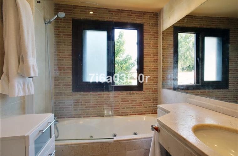 5 bedroom Villa for holiday rental in San Pedro de Alcantara with pool garage - € 2,160 (Ref: 9492706)