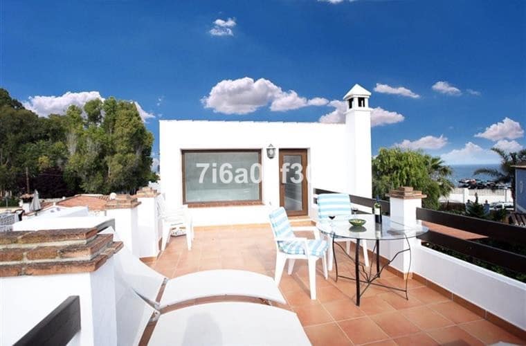   5 soveværelse   ferieVilla i San Pedro de Alcantara   med   swimmingpool  garage  - € 3.800 (Ref: 9492706)