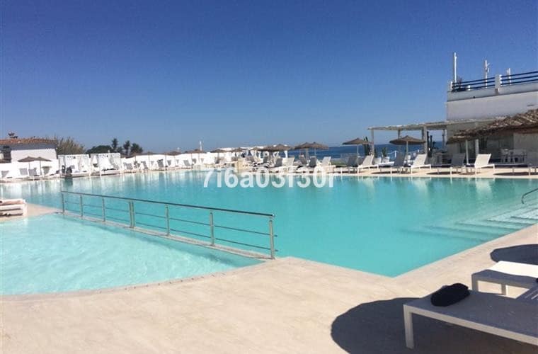  5 soveværelse   ferieVilla i San Pedro de Alcantara   med   swimmingpool  garage  - € 3.800 (Ref: 9492706)