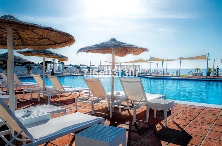   5 soveværelse   ferieVilla i San Pedro de Alcantara   med   swimmingpool  garage  - € 3.800 (Ref: 9492706)