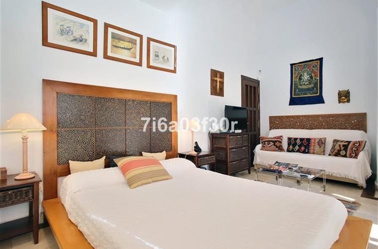   5 soveværelse   ferieVilla i San Pedro de Alcantara   med   swimmingpool  garage  - € 3.800 (Ref: 9492706)