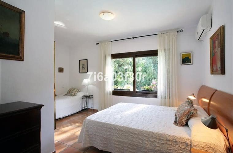   5 soveværelse   ferieVilla i San Pedro de Alcantara   med   swimmingpool  garage  - € 3.800 (Ref: 9492706)