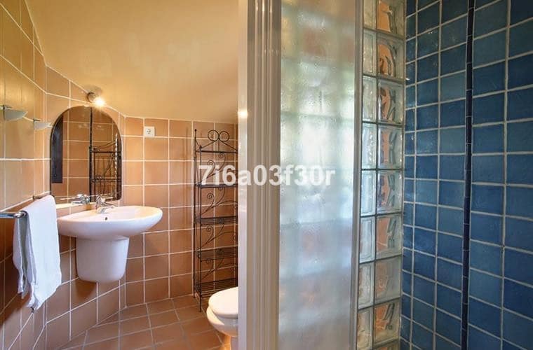   5 soveværelse   ferieVilla i San Pedro de Alcantara   med   swimmingpool  garage  - € 3.800 (Ref: 9492706)