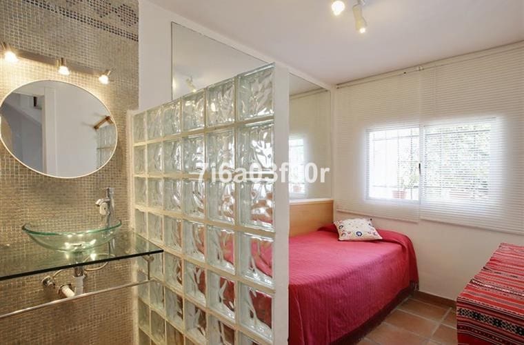   5 soveværelse   ferieVilla i San Pedro de Alcantara   med   swimmingpool  garage  - € 3.800 (Ref: 9492706)