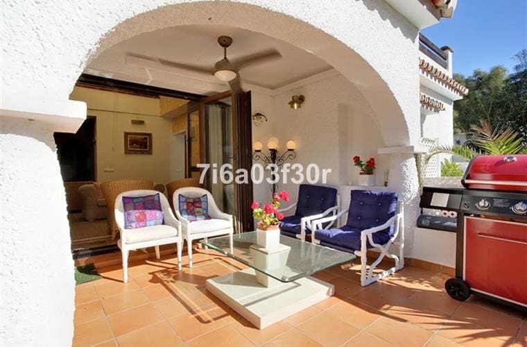   5 soveværelse   ferieVilla i San Pedro de Alcantara   med   swimmingpool  garage  - € 3.800 (Ref: 9492706)