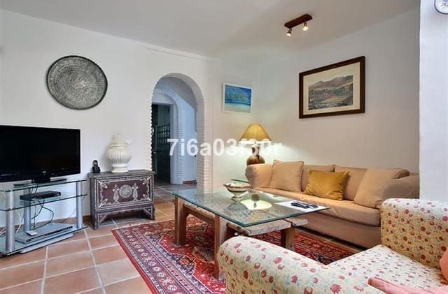   5 soveværelse   ferieVilla i San Pedro de Alcantara, Marbella med   swimmingpool  garage  - € 3.800 (Ref: 9492706)