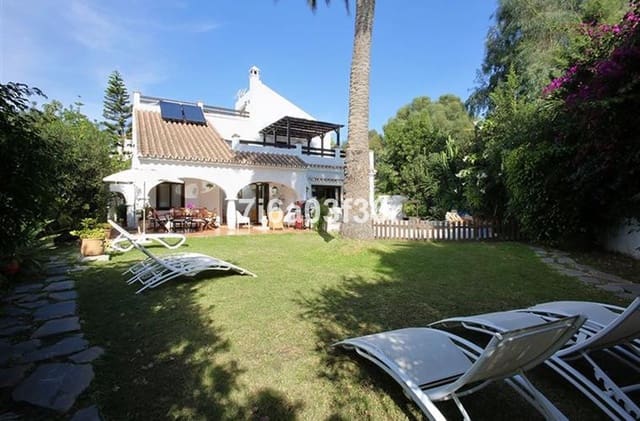   5 soveværelse   ferieVilla i San Pedro de Alcantara, Marbella med   swimmingpool  garage  - € 3.800 (Ref: 9492706)