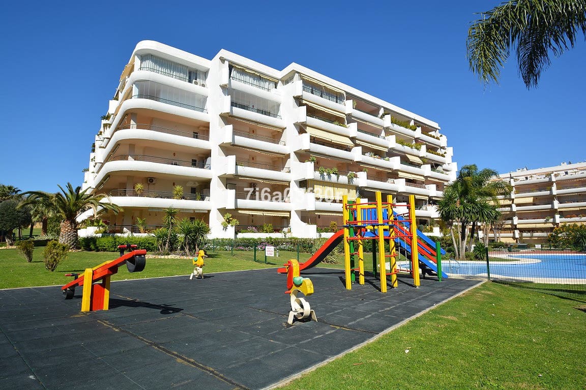 2 bedroom Apartment for rent in Guadalmina with pool garage - € 1,700 (Ref: 9495590)
