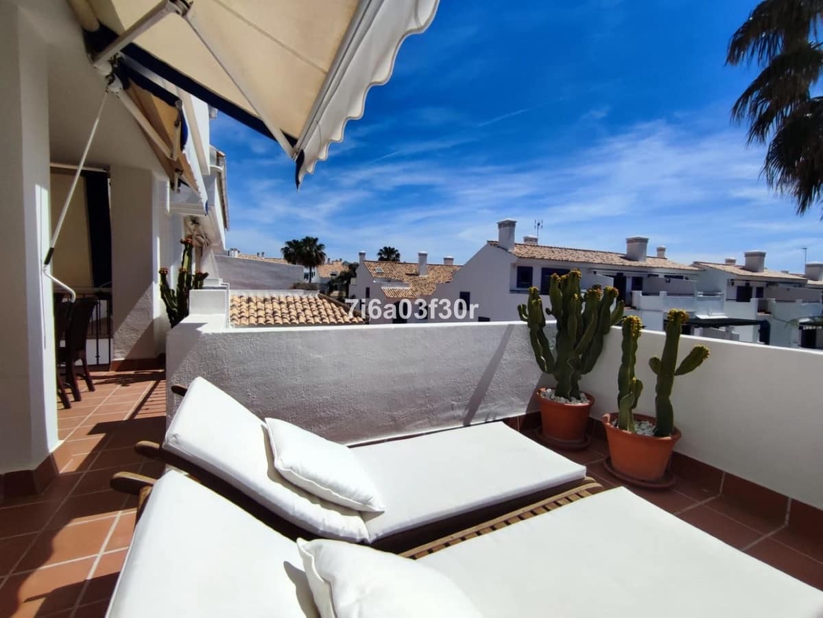 3 makuuhuone Kattohuoneisto lomavuokrausta paikassa San Pedro de Alcantara mukana uima-altaan 
autotalli - 2 000 € (Ref: 9603524)