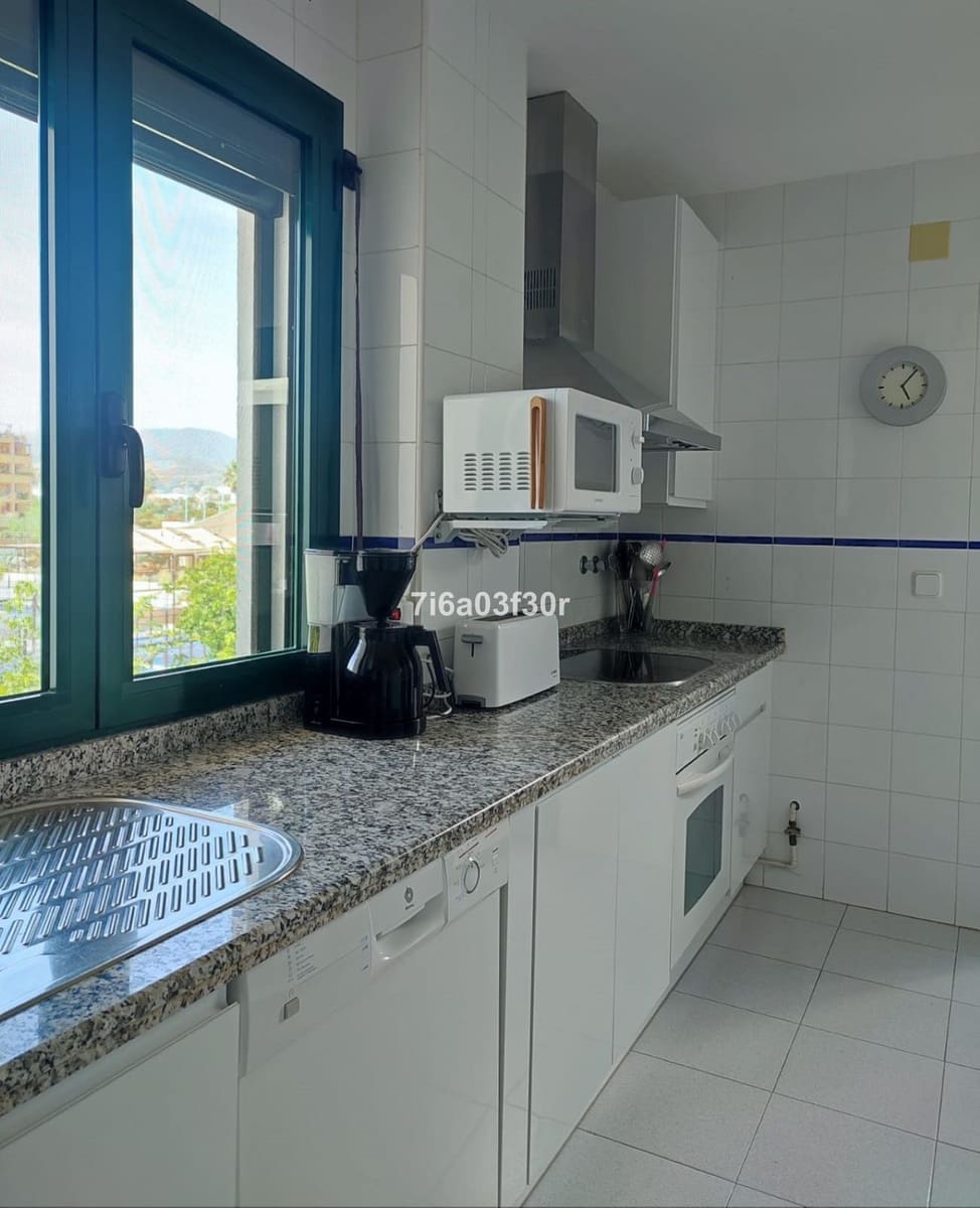 3 makuuhuone Kattohuoneisto lomavuokrausta paikassa San Pedro de Alcantara mukana uima-altaan 
autotalli - 2 000 € (Ref: 9603524)