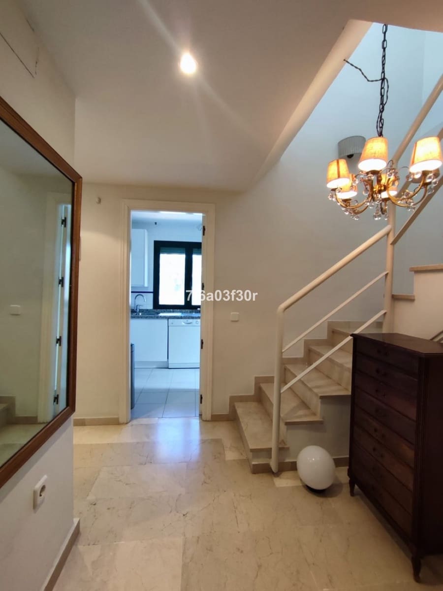 3 makuuhuone Kattohuoneisto lomavuokrausta paikassa San Pedro de Alcantara mukana uima-altaan 
autotalli - 2 000 € (Ref: 9603524)