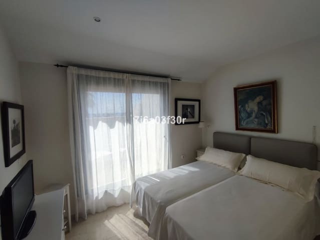 Penthouse de 3 chambres à louer à San Pedro de Alcantara, Marbella avec piscine garage - 2 200 € (Ref: 9610225)
