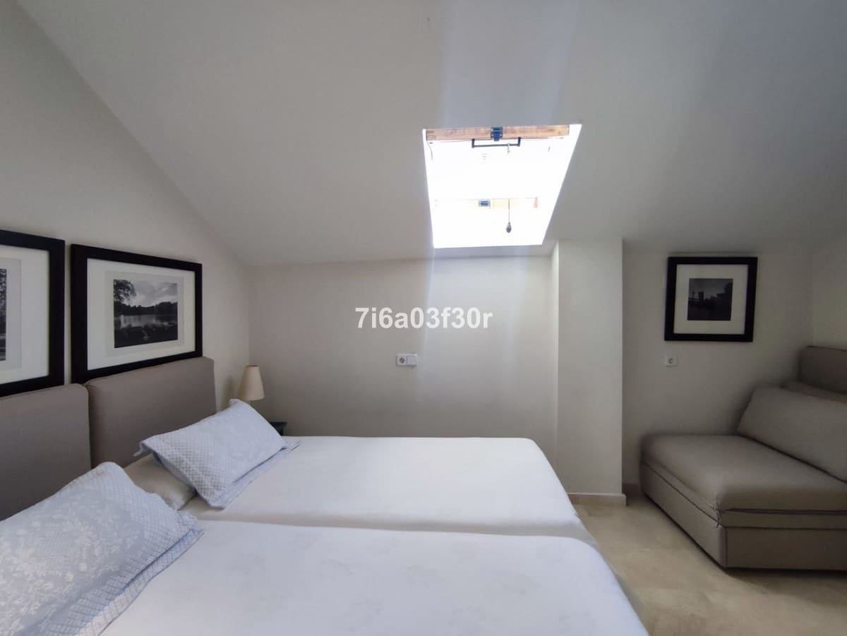 Ático de 3 habitaciones en San Pedro de Alcantara en alquiler con piscina garaje - 2.200 € (Ref: 9610225)