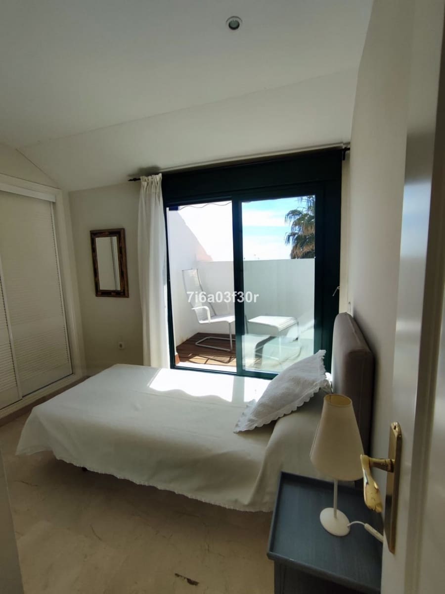 Ático de 3 habitaciones en San Pedro de Alcantara en alquiler con piscina garaje - 2.200 € (Ref: 9610225)