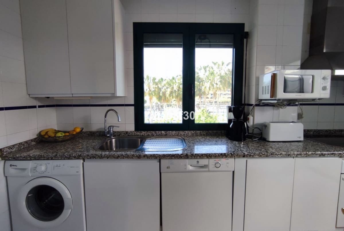 3 sypialnia Penthouse do wynajęcia w San Pedro de Alcantara z basenem garażem - 2 400 € (Ref: 9610225)